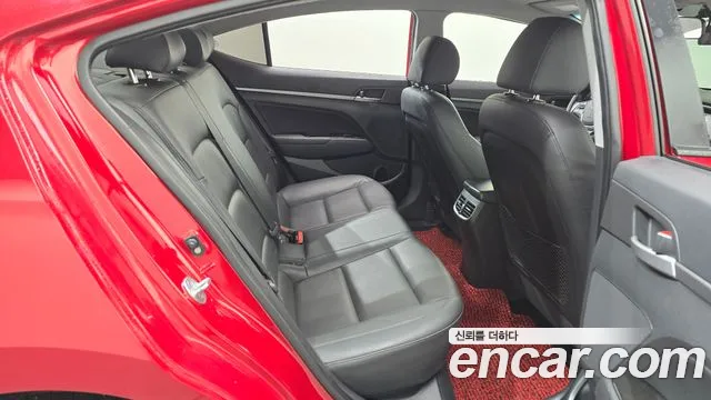 Hyundai AVANTE 2017 — фото 11