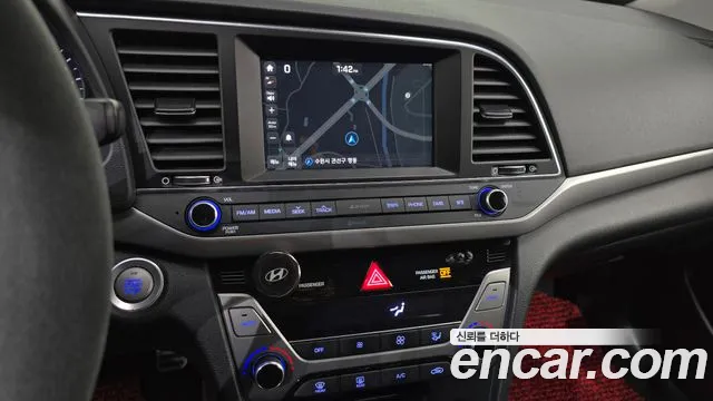 Hyundai AVANTE 2017 — фото 13