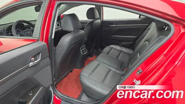 Hyundai AVANTE 2017 — фото 18