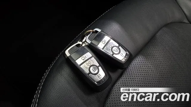 Ford Explorer 2018 — фото 17
