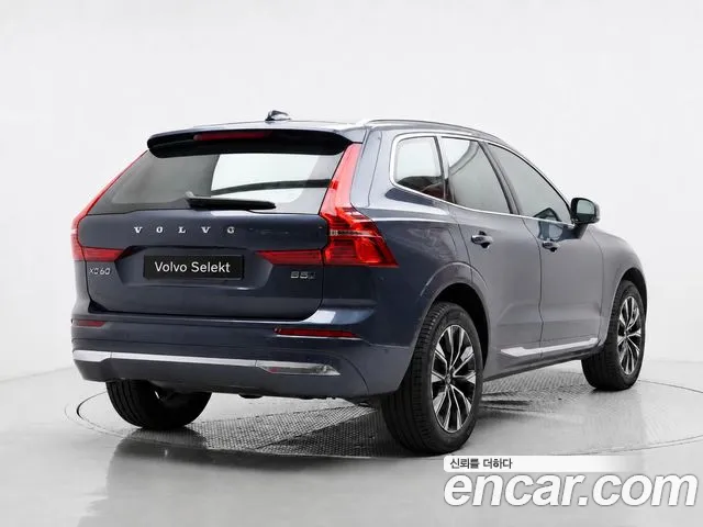 Volvo XC60 2023 — фото 2