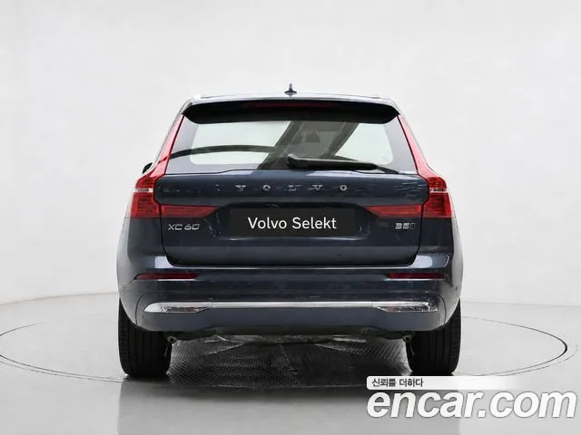 Volvo XC60 2023 — фото 4