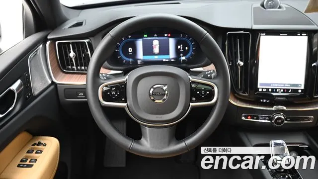 Volvo XC60 2023 — фото 13
