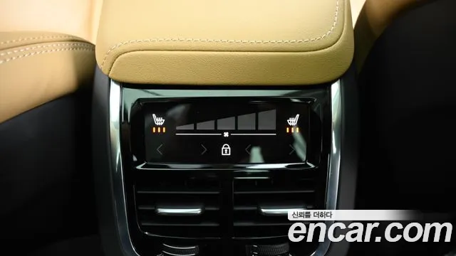 Volvo XC60 2023 — фото 16