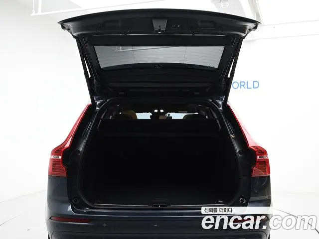 Volvo XC60 2023 — фото 20