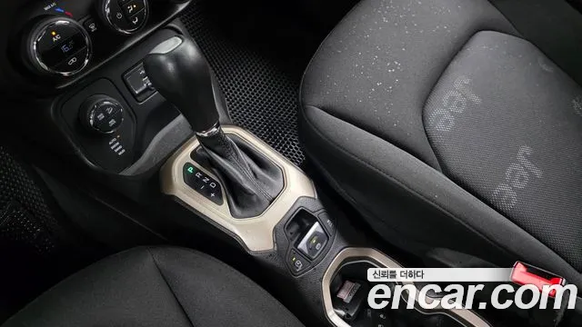 Jeep Renegade 2016 — фото 9