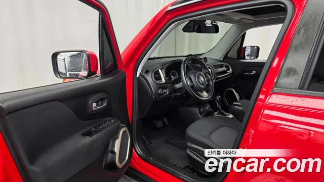 Jeep Renegade 2016 — фото 10