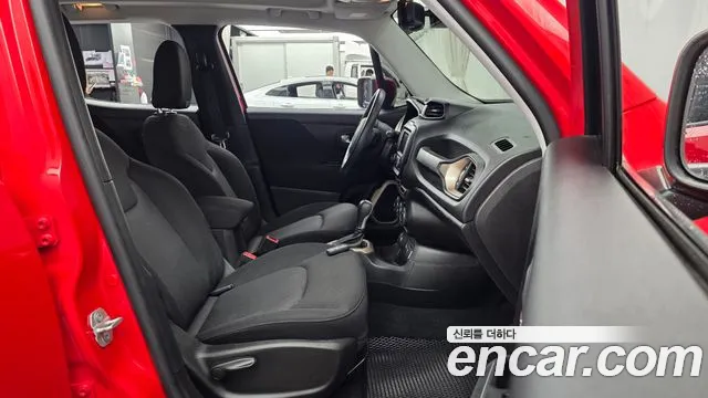 Jeep Renegade 2016 — фото 11