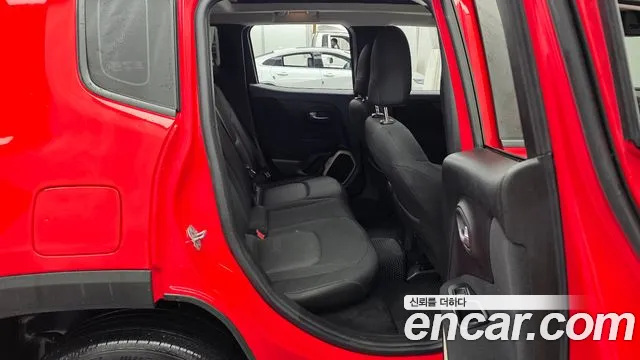 Jeep Renegade 2016 — фото 12
