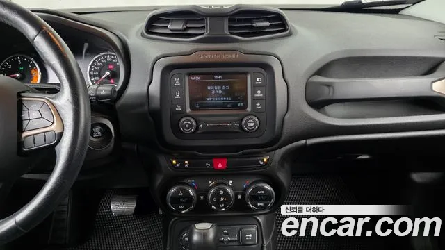 Jeep Renegade 2016 — фото 14