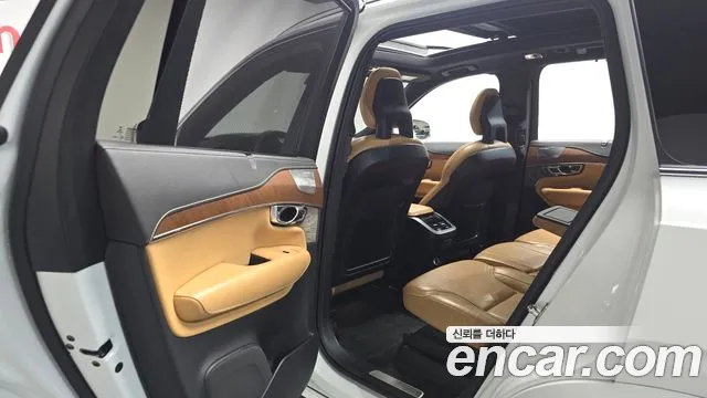 Volvo XC90 2020 — фото 15