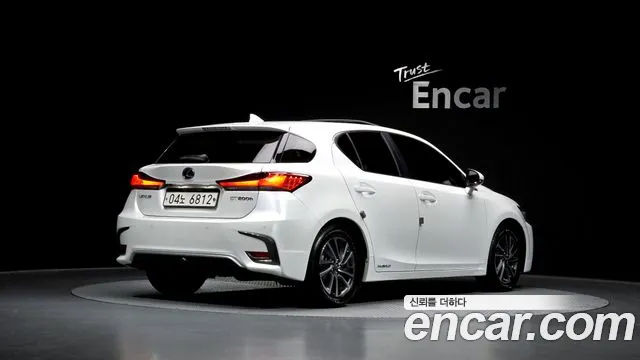 Lexus CT200h 2020 — фото 2