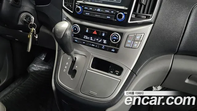 Hyundai Starex 2017 — фото 9
