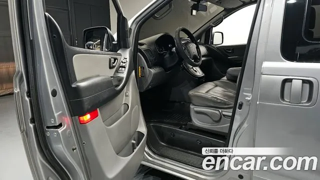 Hyundai Starex 2017 — фото 10