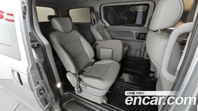Hyundai Starex 2017 — фото 11
