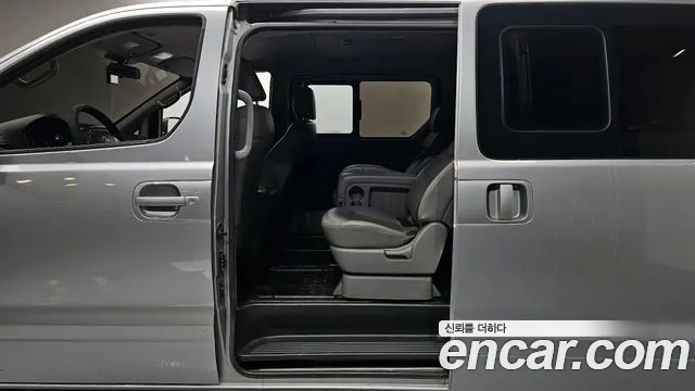 Hyundai Starex 2017 — фото 12