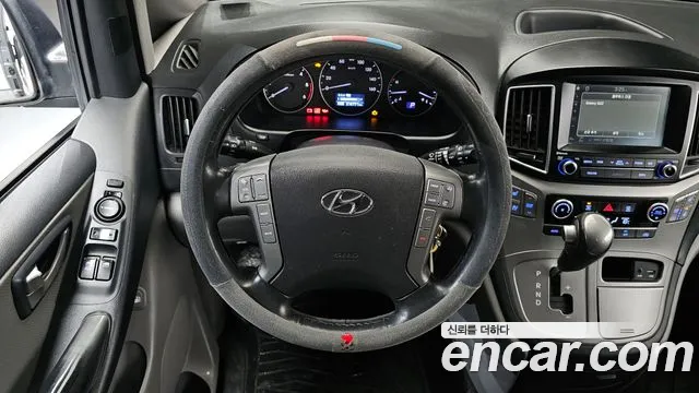 Hyundai Starex 2017 — фото 13