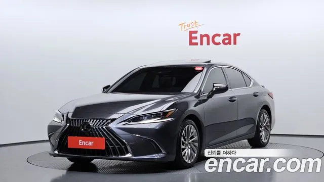 Lexus ES 2023 — фото 1