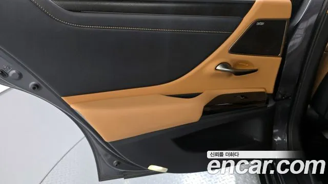 Lexus ES 2023 — фото 15