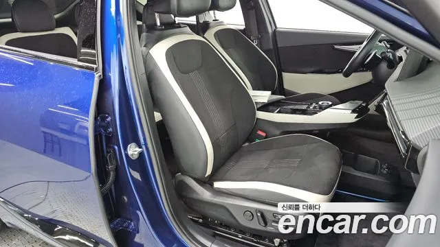 Kia EV6 2022 — фото 17