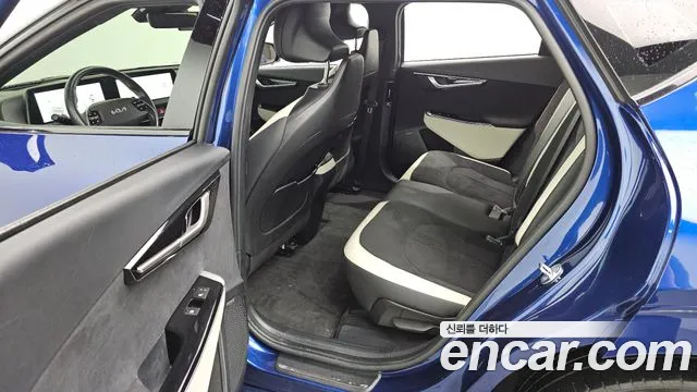 Kia EV6 2022 — фото 16