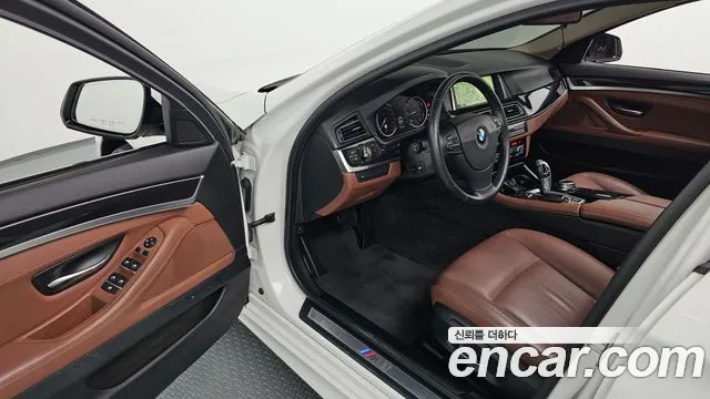 BMW 5-Series 2016 — фото 10