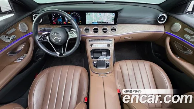 Mercedes-Benz E-Class 2022 — фото 10