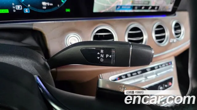 Mercedes-Benz E-Class 2022 — фото 12