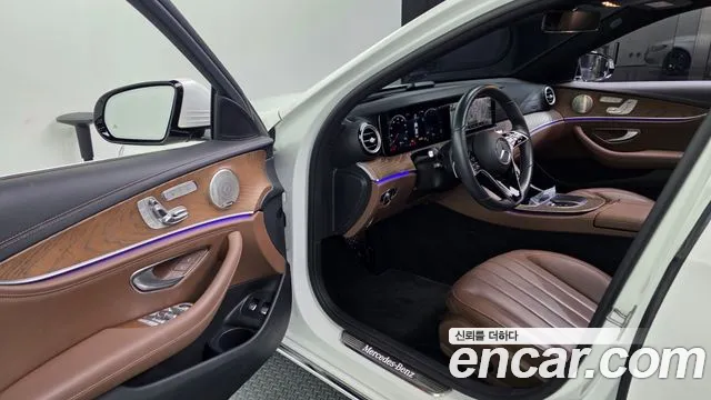 Mercedes-Benz E-Class 2022 — фото 13