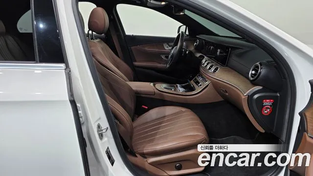 Mercedes-Benz E-Class 2022 — фото 17