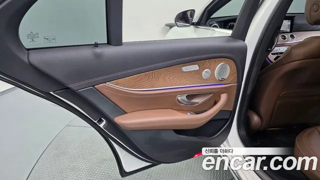 Mercedes-Benz E-Class 2022 — фото 15