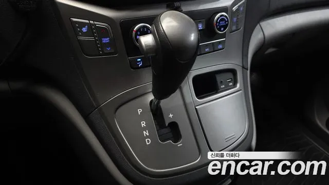 Hyundai Starex 2016 — фото 9