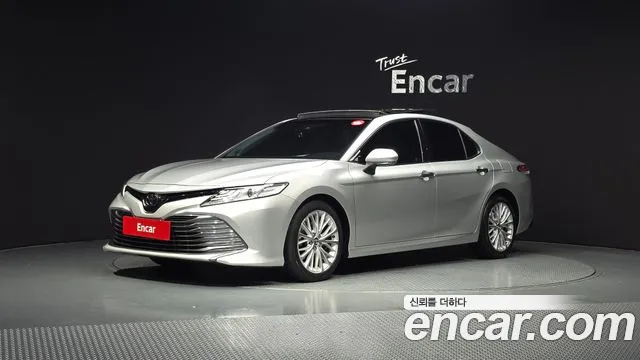 Toyota Camry 2019 — фото 1