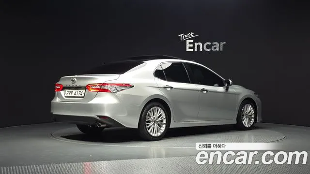 Toyota Camry 2019 — фото 2