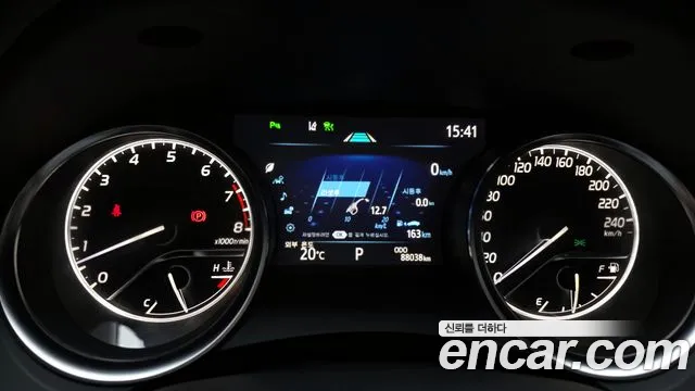 Toyota Camry 2019 — фото 11