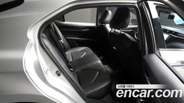 Toyota Camry 2019 — фото 18