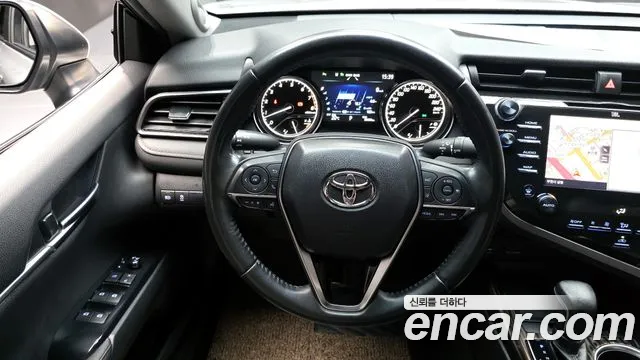 Toyota Camry 2019 — фото 19