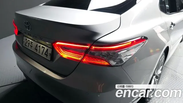 Toyota Camry 2019 — фото 9
