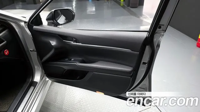 Toyota Camry 2019 — фото 14