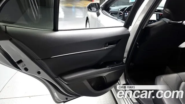Toyota Camry 2019 — фото 15