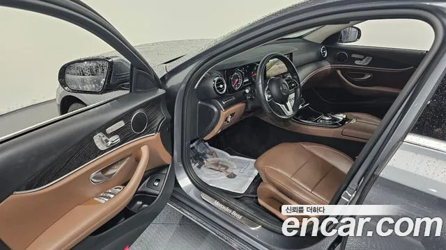 Mercedes-Benz E-Class 2019 — фото 10