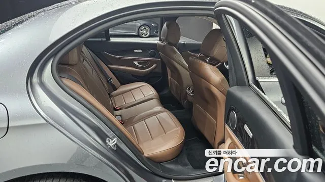 Mercedes-Benz E-Class 2019 — фото 11