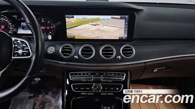 Mercedes-Benz E-Class 2019 — фото 16