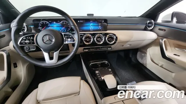 Mercedes-Benz A-Class 2022 — фото 10