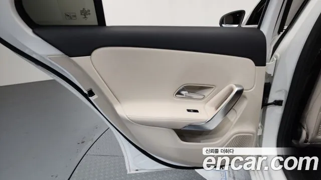 Mercedes-Benz A-Class 2022 — фото 15