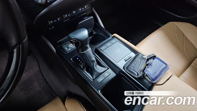Lexus ES 2021 — фото 12