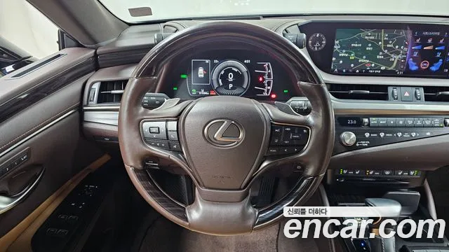 Lexus ES 2021 — фото 19