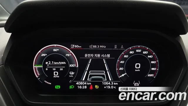 Audi Q4 e-tron 2023 — фото 11