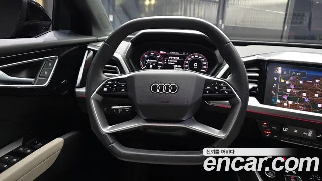 Audi Q4 e-tron 2023 — фото 19