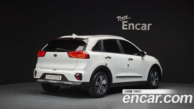 Kia Niro 2021 — фото 2